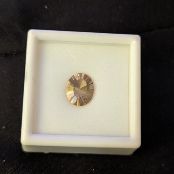 2 ct faceted champagne quartz - Picture 1 of 2